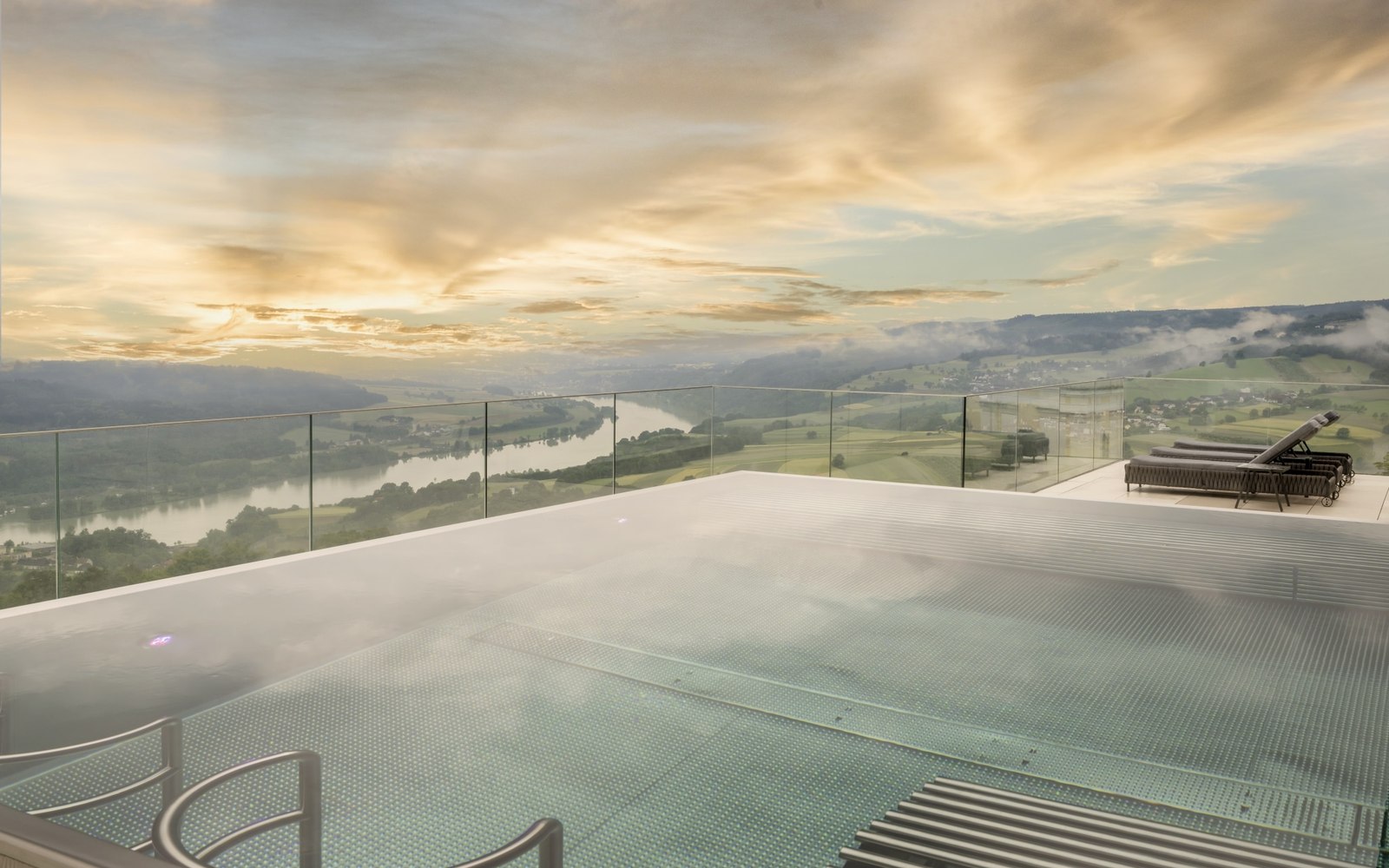 Retreat Location Infinity Pool